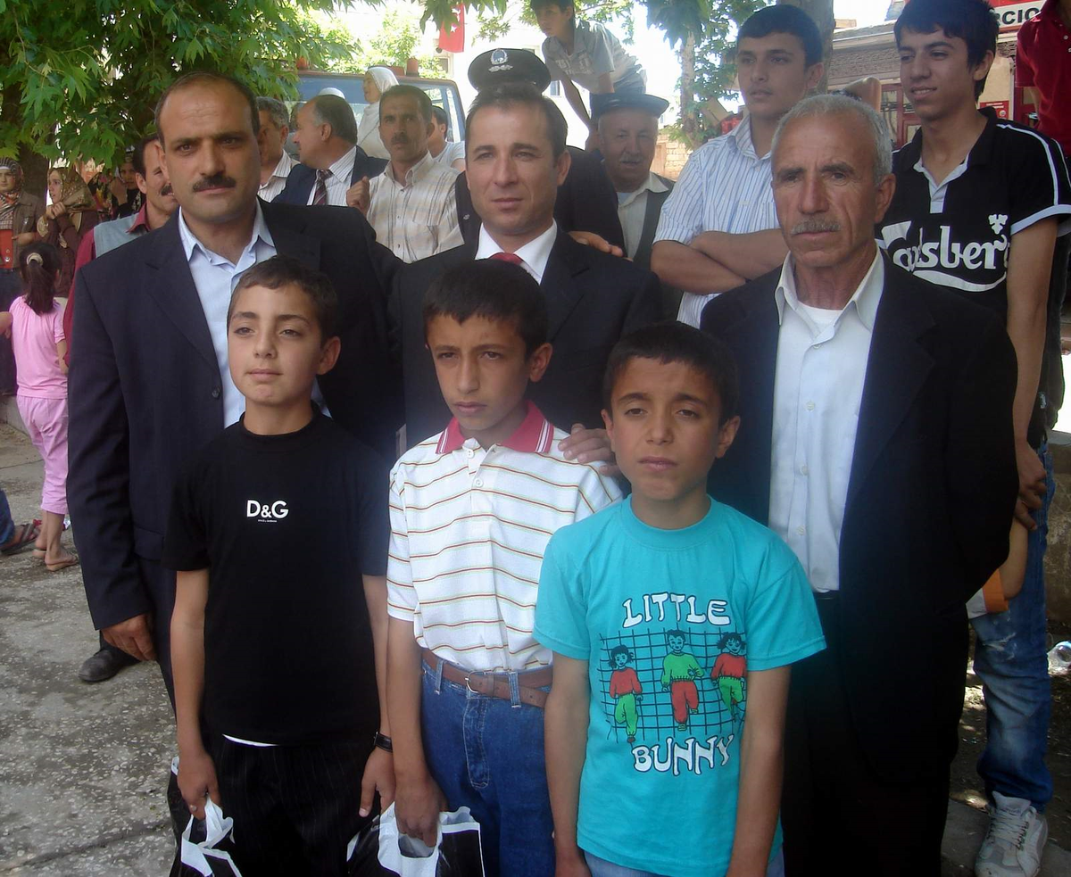 Köy Muhtarı, Bilgi Yarışmasında Dereceye Giren Okula Maaşını Bağışladı