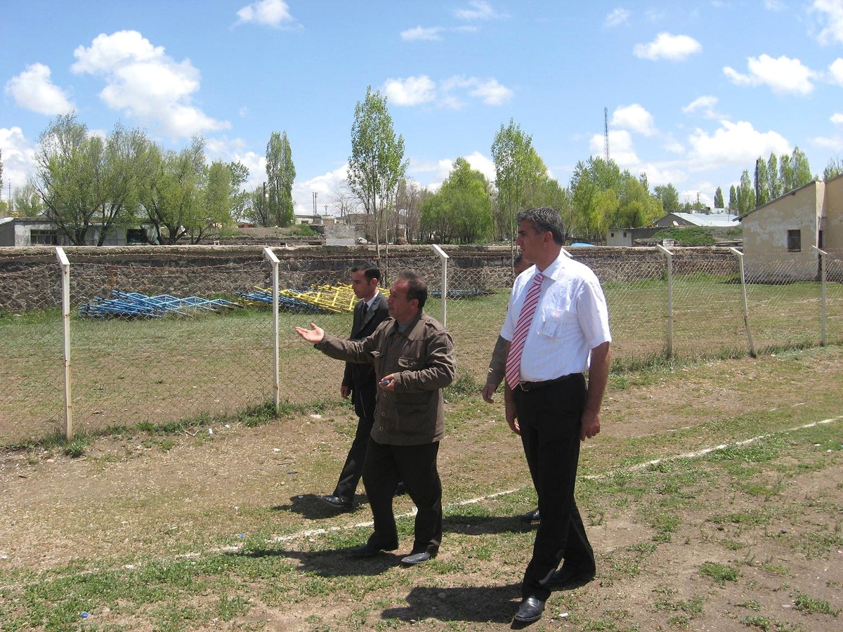 Taşlıçay Futbol Sahasının Eksikleri Giderilecek