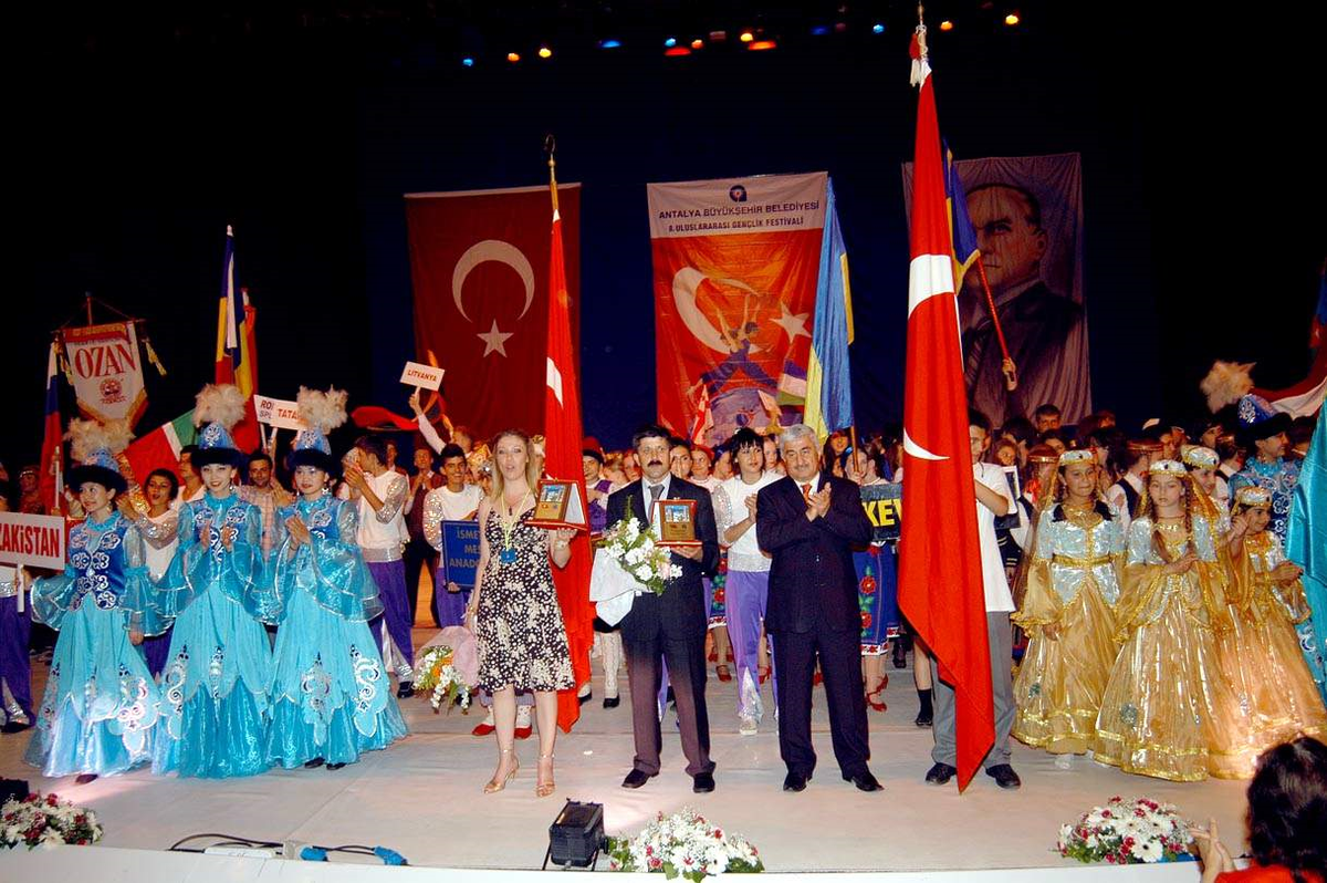 Uluslararası Gençlik Festivalinde Muhteşem Gala
