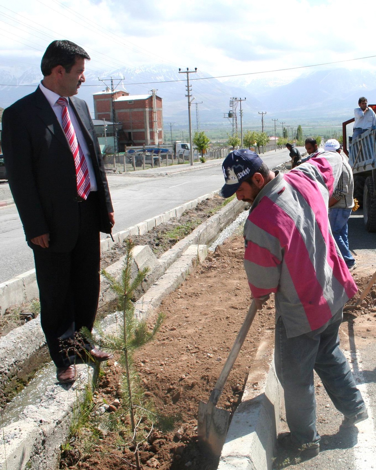 Üzümlü Belediyesi'nde Bahar Çalışmaları