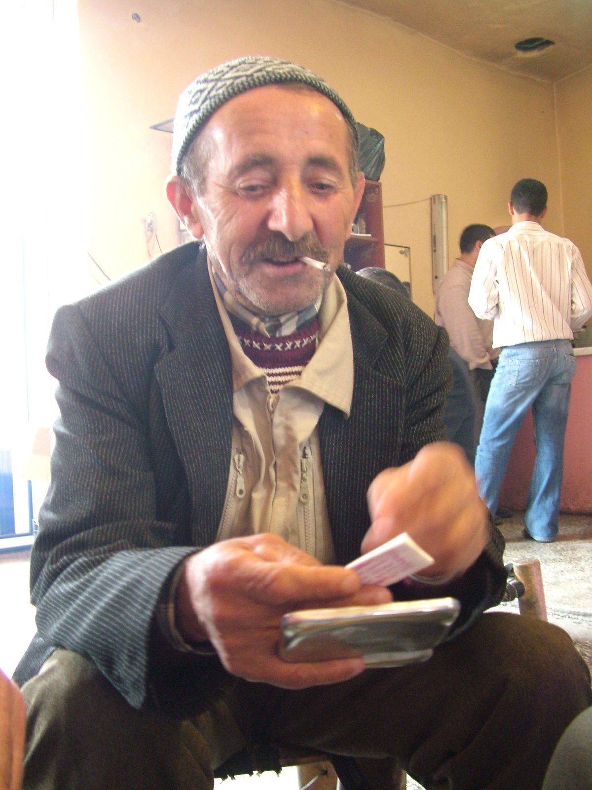 72 Yaşındaki Mehmet Dededen Sigara Yasağına Tepki