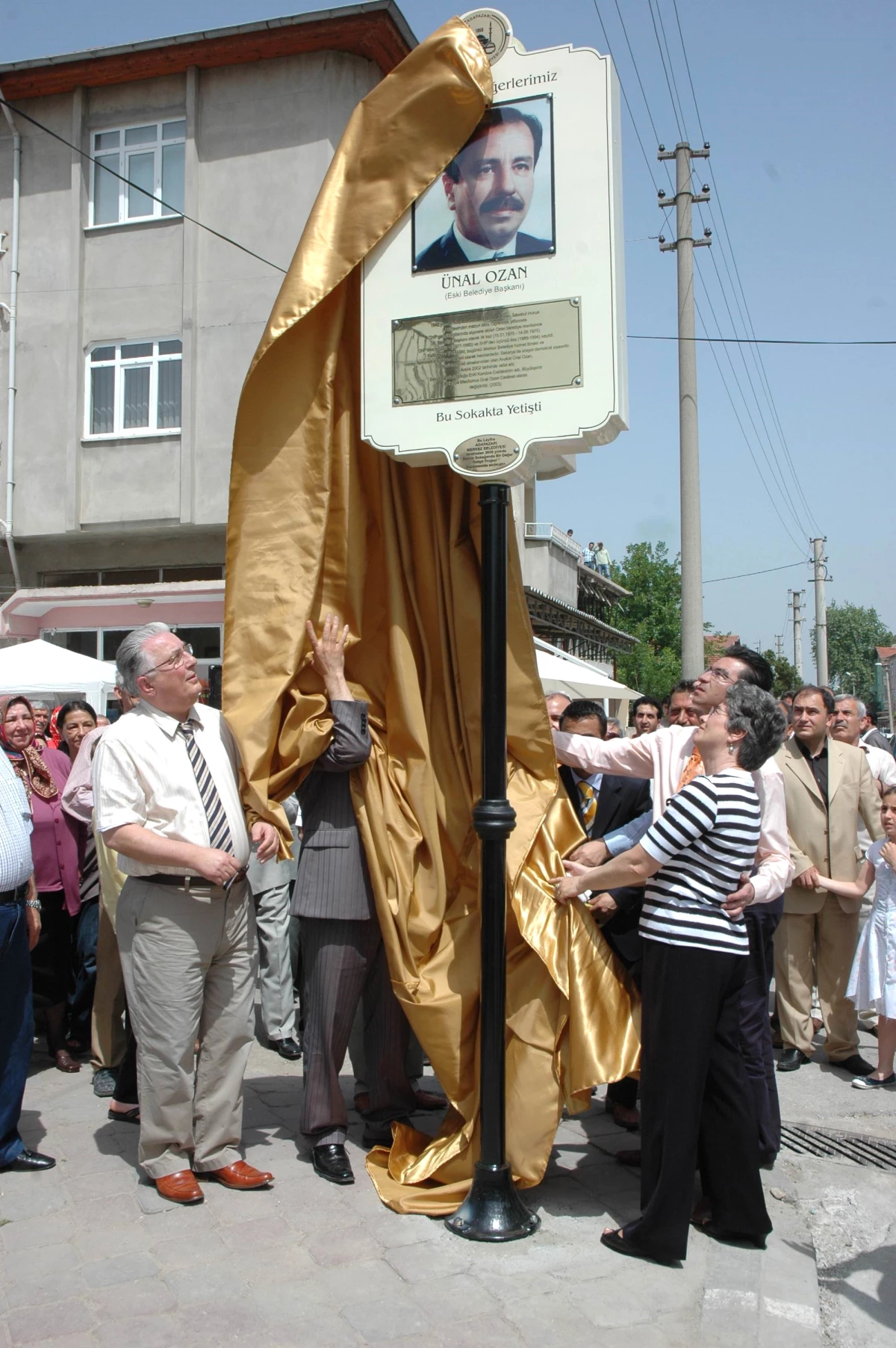 Adapazarı Belediyesi Eski Başkanı Ünal Ozan\'ın Layihası Doğduğu Sokakta Açıldı