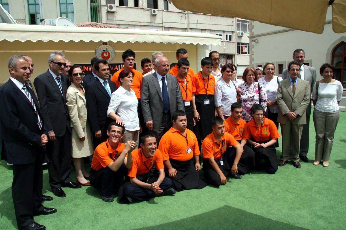 Antalya'da 'Özel Kafe' Hizmete Girdi