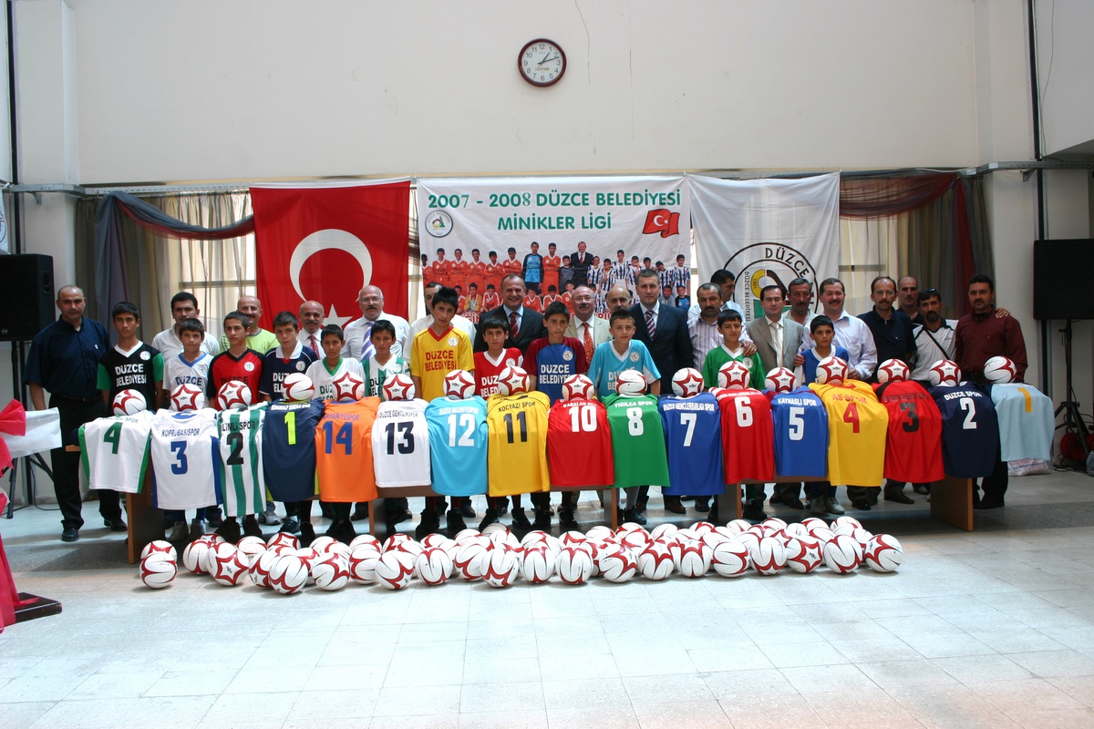 Düzce Belediyesi, Minikler Ligine Sponsor Oldu