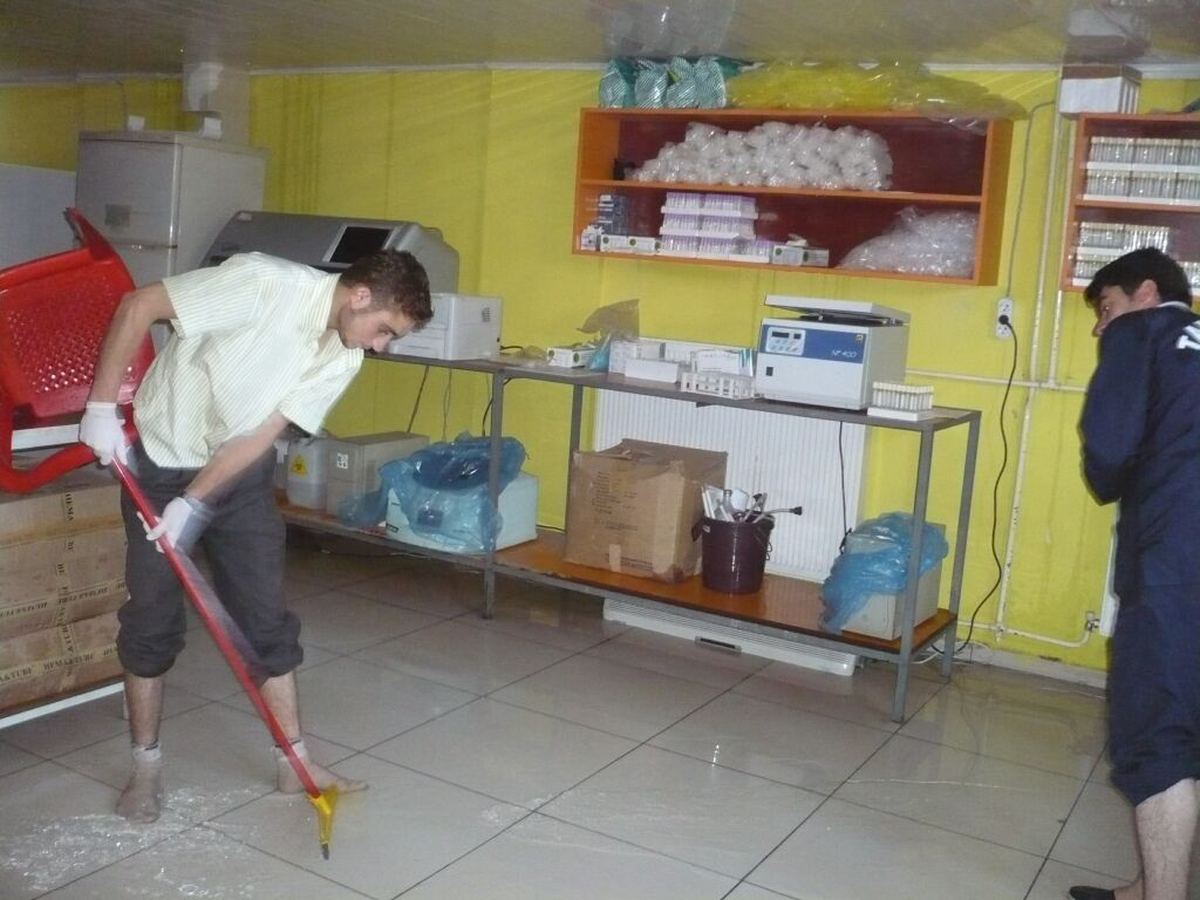 Patlayan Su Tesisatı Poliklinikleri Kullanılamaz Hale Getirdi