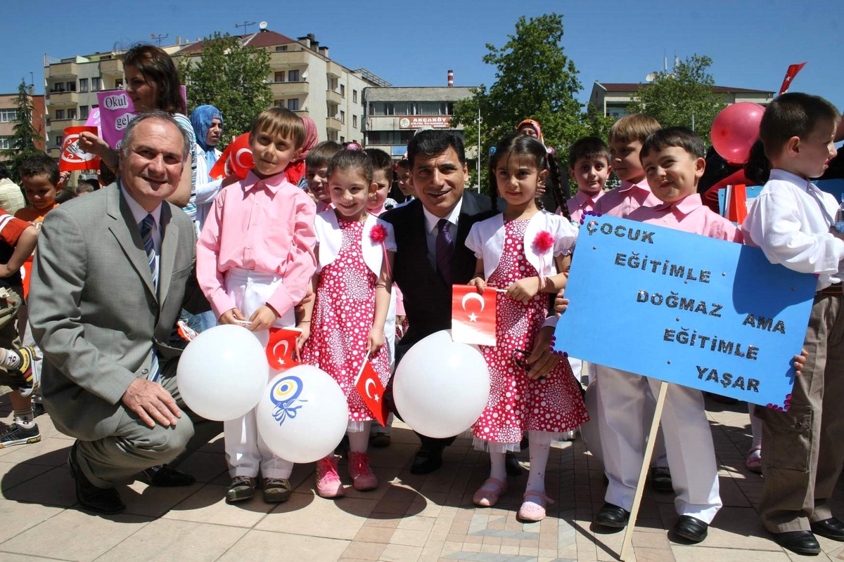 Vali Okutan Küçük Öğrencileri Ağırladı