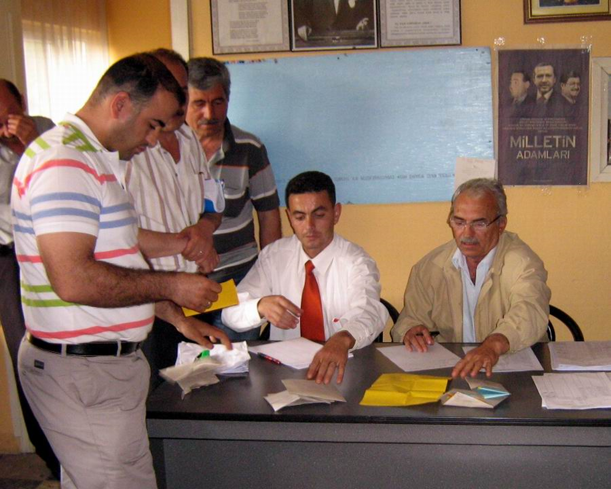 AK Parti Burhaniye Teşkilatı'nda Delege Seçimleri Yapıldı