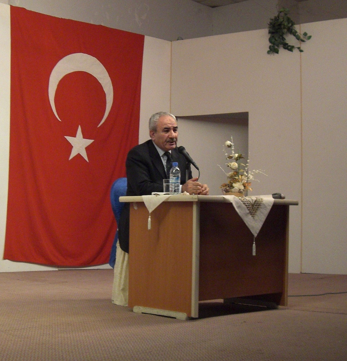 Eğitimci Yazar Vehbi Vakkasoğlu'ndan Yesevi Koleji Öğrenci ve Velilerine Seminer