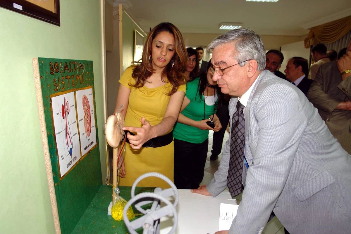 Elazığ Fırat Üniversitesi\'nde \'Öğretim Materyalleri Sergisi\' Açıldı