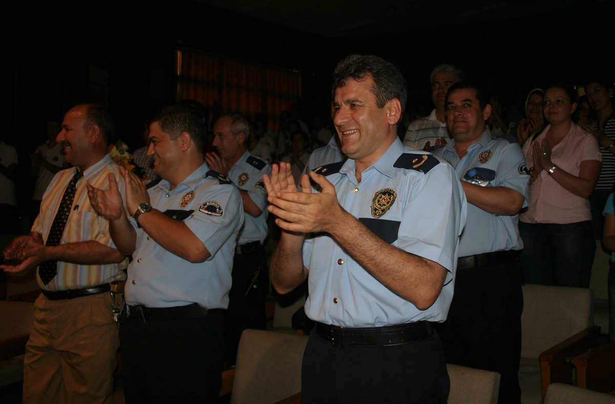 Huzurevi Tiyatrosunun Oyunu Ayakta Alkışlandı