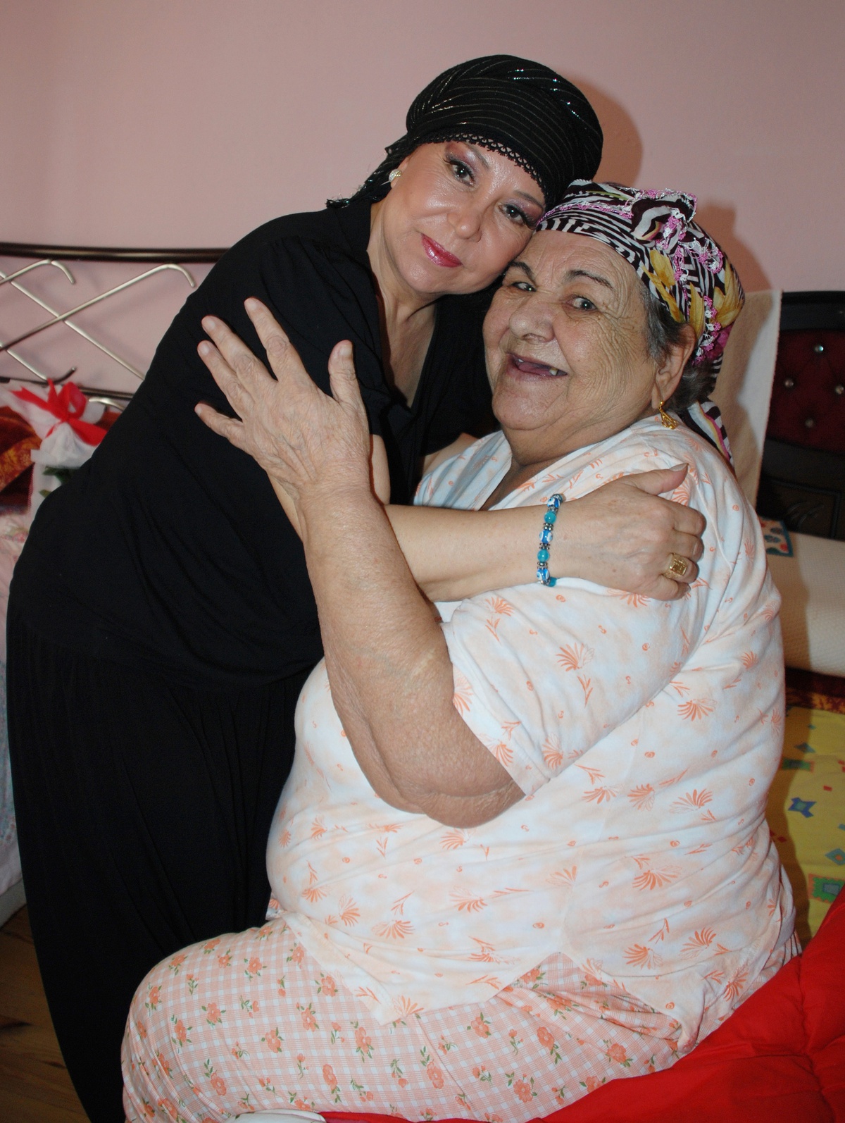 Bedia Akartürk Hasta Hayranını Sevindirdi