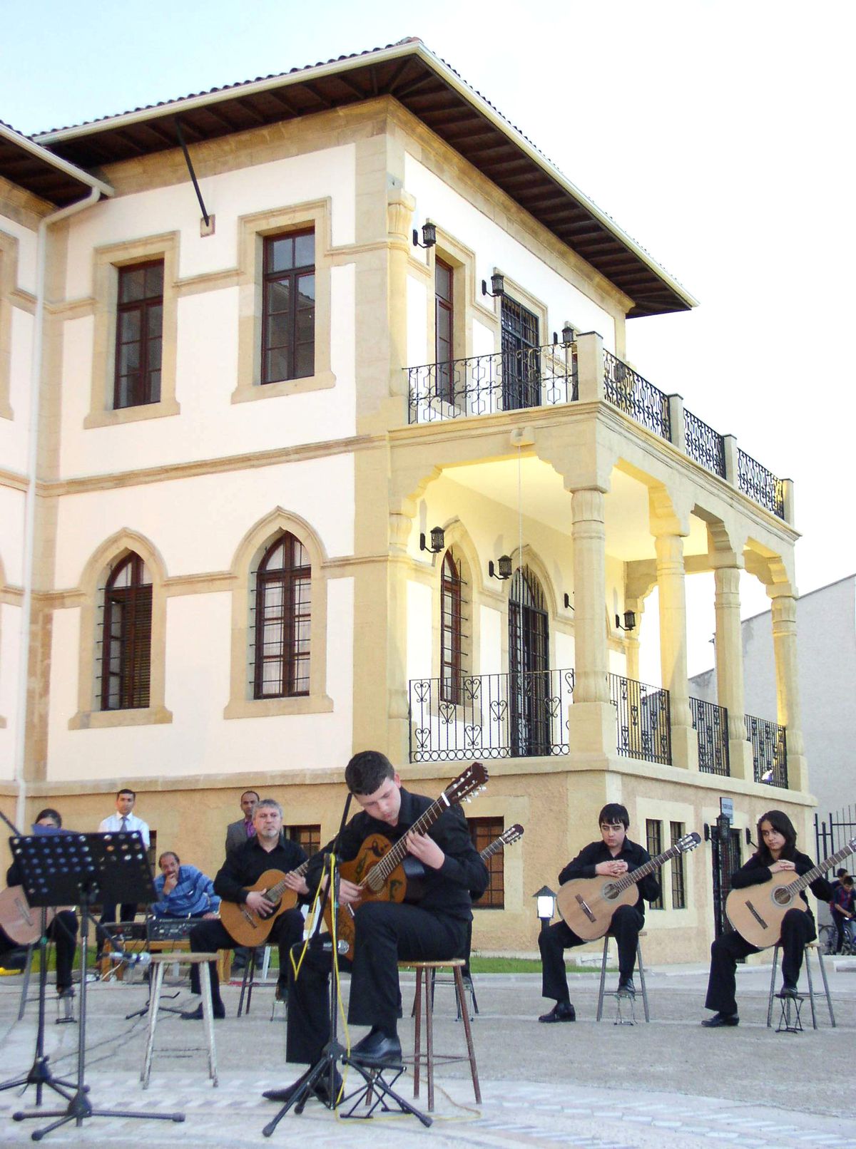 Gitarı İlk Çalan Hititlerin Diyarı Çorum'da Gitar Dinlentisi