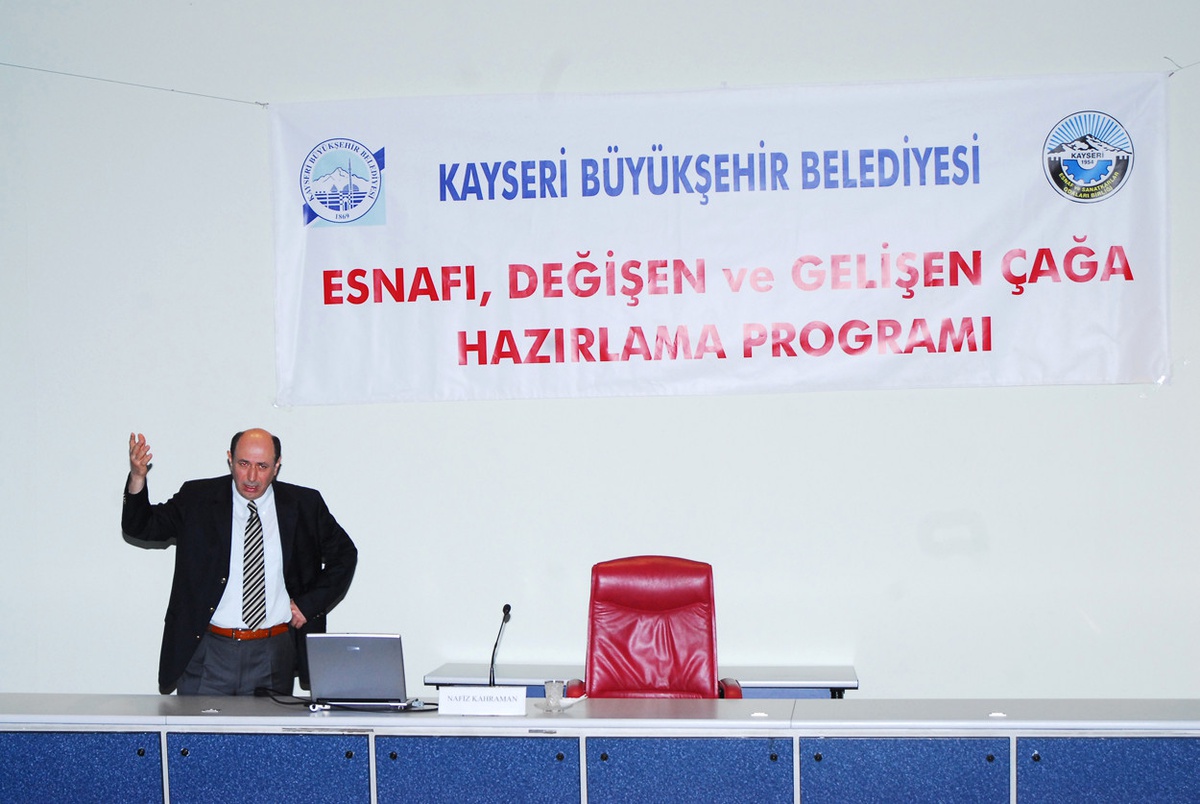 Kayseri Büyükşehir Belediyesi'nden Esnafa Yönelik Toplantı