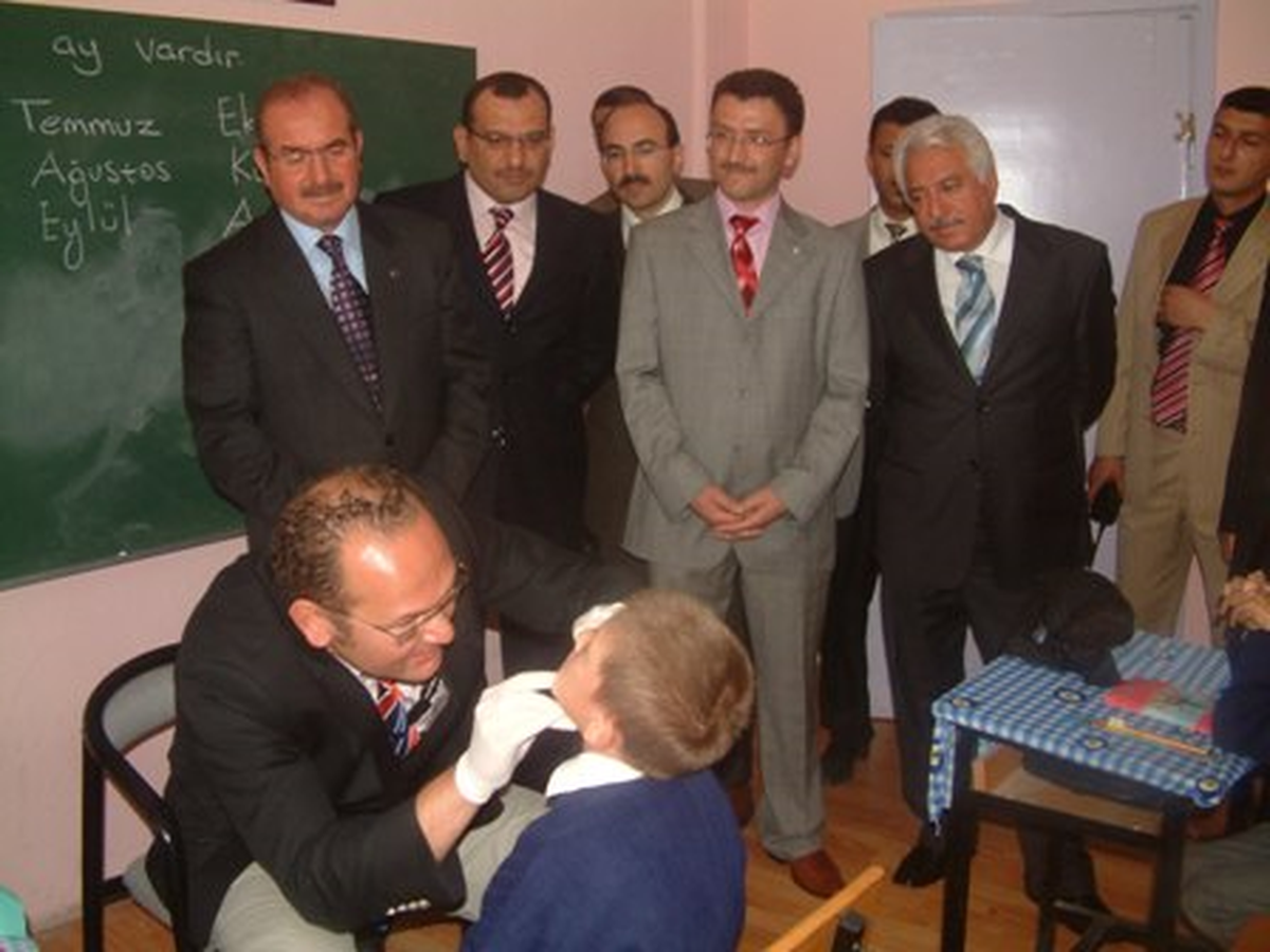 Kütahya'da 'Fırçalar Çantada, Dişler Yolunda' Kampanyası