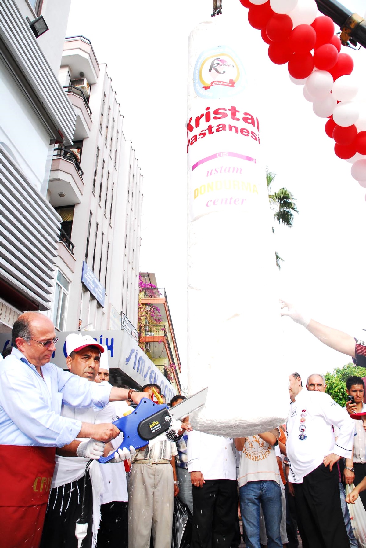 Testere ile Kestikleri Dondurmayla İp Atladılar