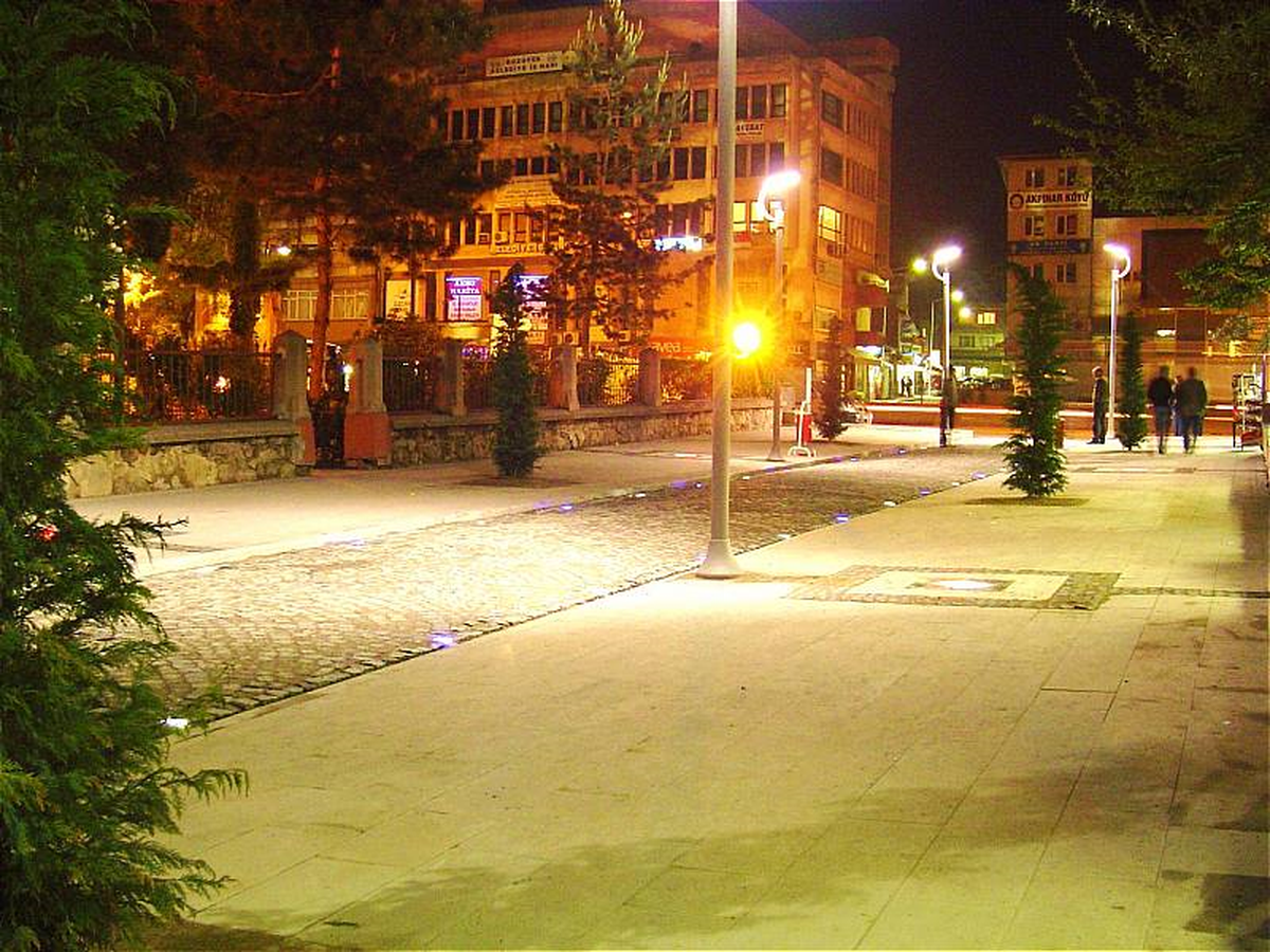 Zübeyde Hanım Caddesi Göz Kamaştırıyor