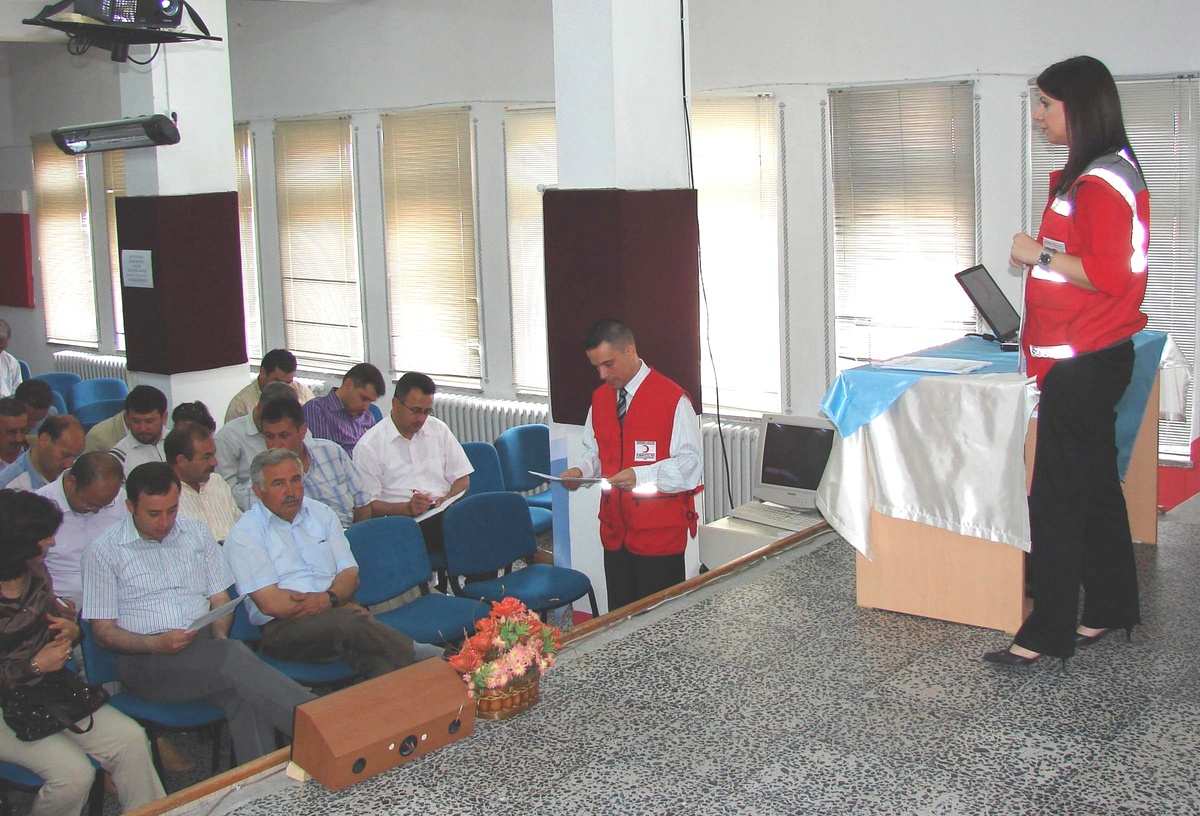 Demirci'de, Kızılay'dan Bilgilendirme Semineri