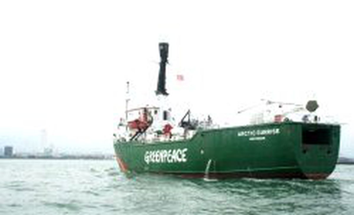 Greenpeace'nin Gemisi Mersin'de