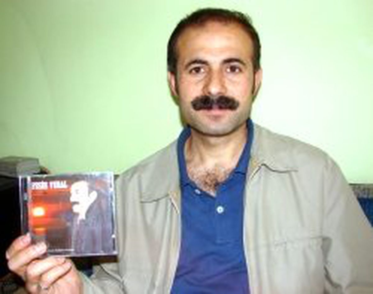 Van'da 19 Yıllık Öğretmen İlk Şiir Cd'sini Çıkarttı