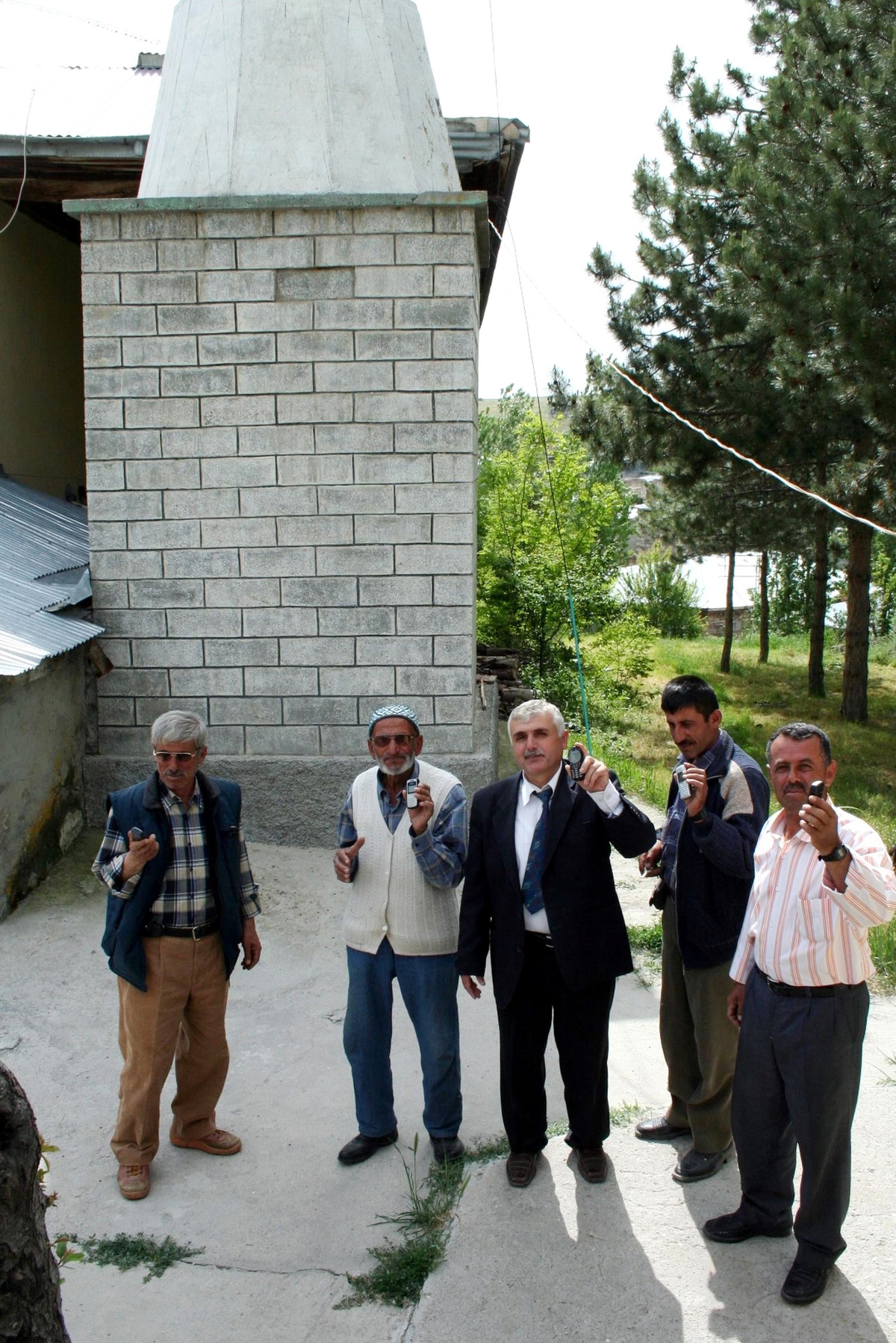 Yükseklerde Şebeke Arıyorlar