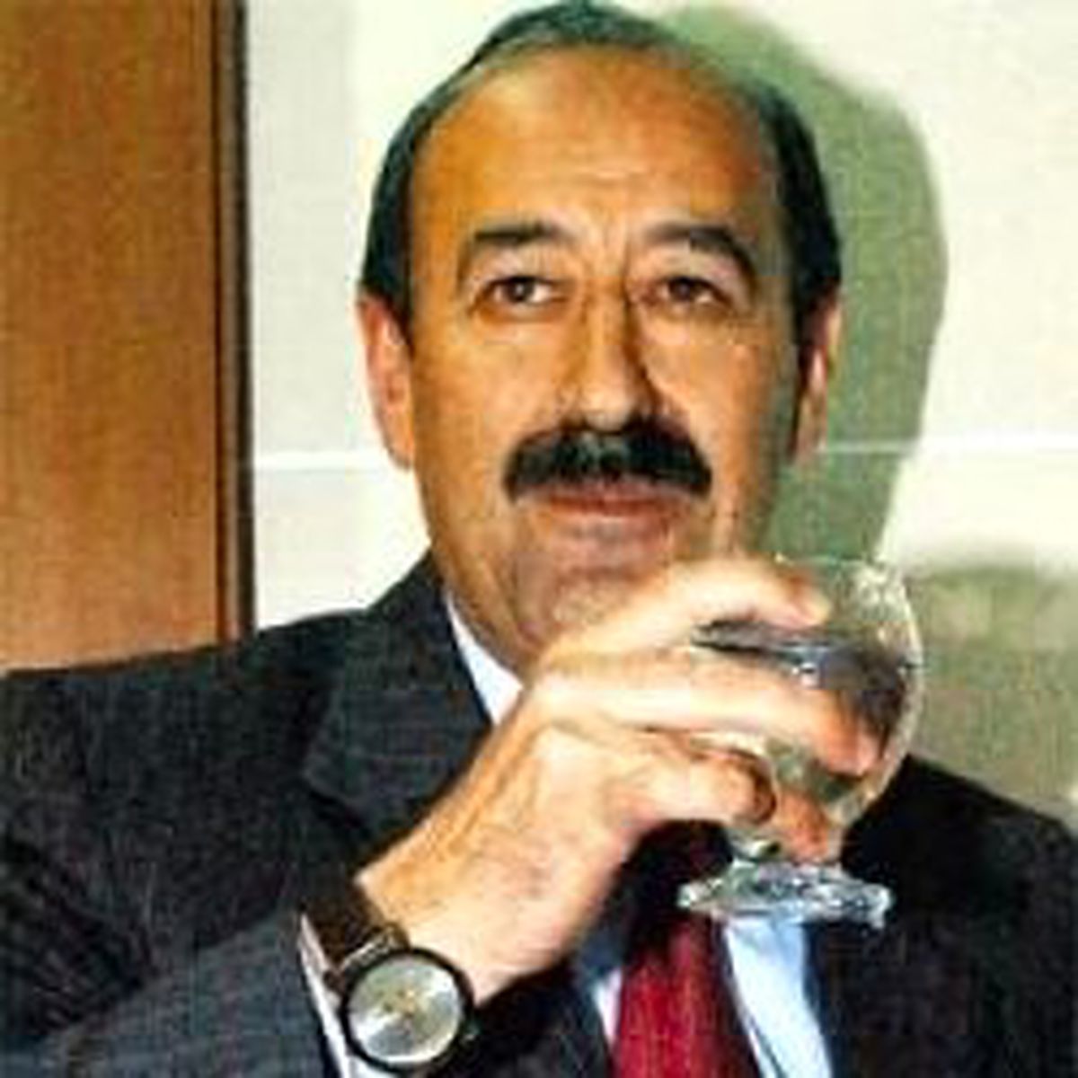 Hasta Sayısı 11 Bin Oldu, O Hálá İçiyor
