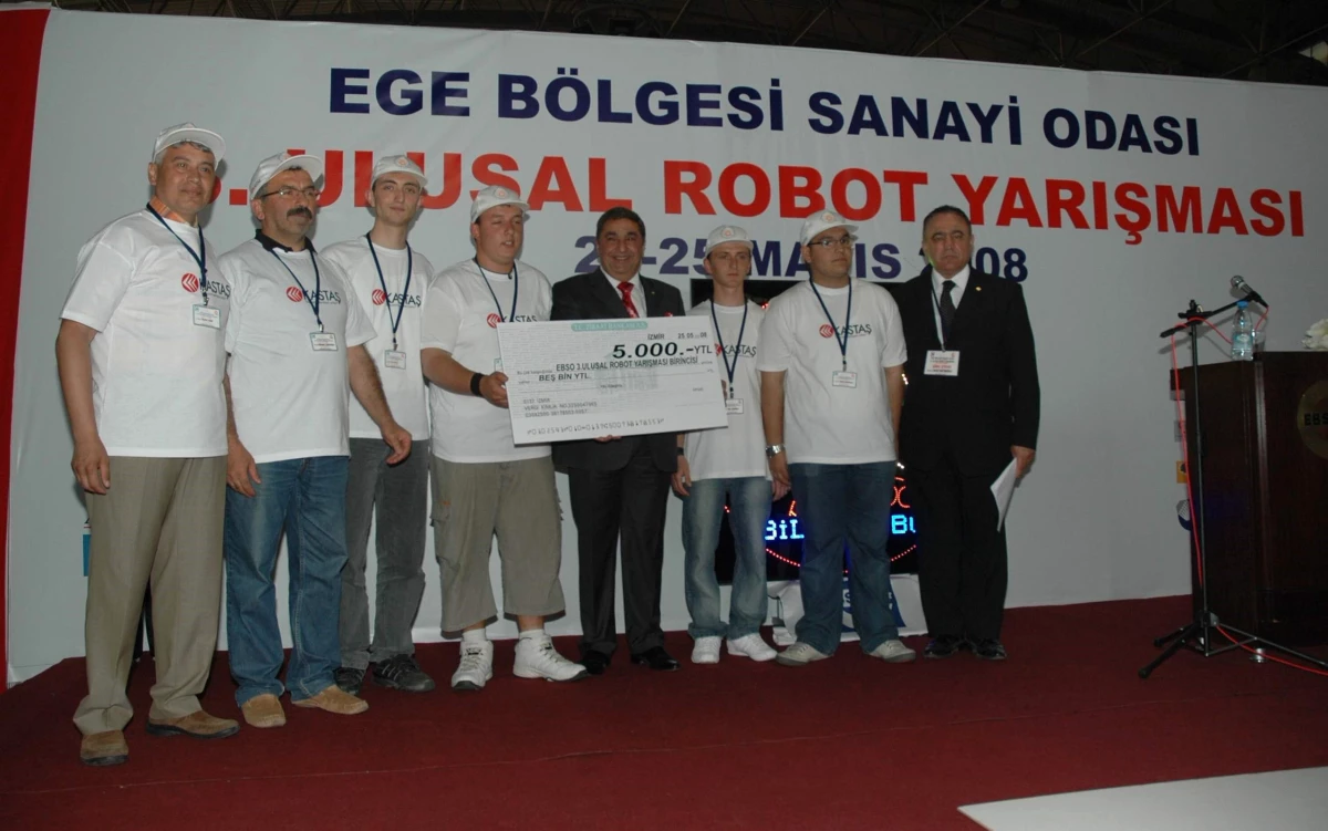 İzmir\'de Robotlar Yarıştı