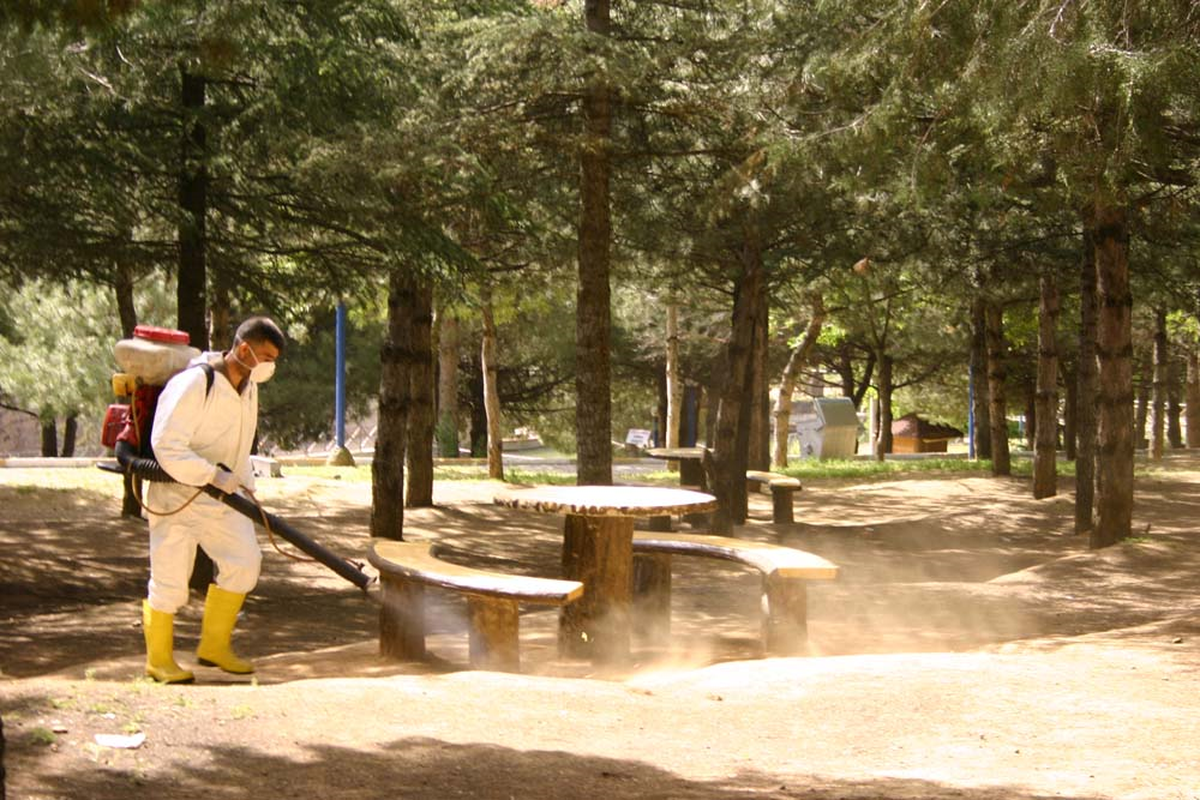 Uşak Belediyesi Park ve Mesire Alanlarında Kene İlaçlaması Başlattı