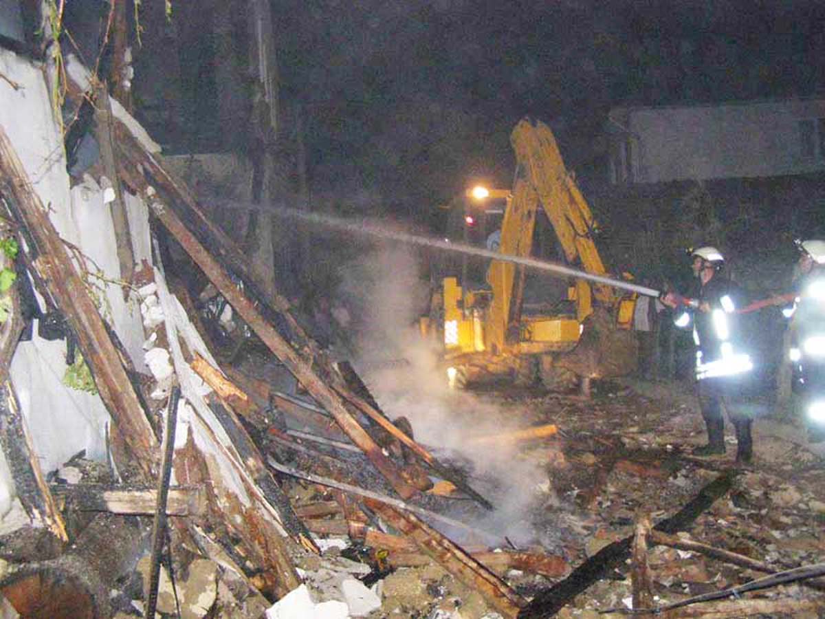 Bursa'da Babasına Kızan Adam Evini Ateşe Verdi