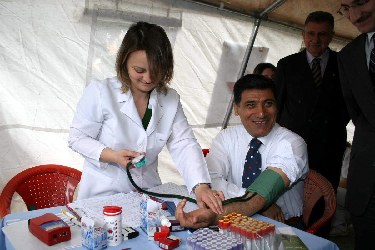 Vali Okutan'dan Kızılay'ın Kampanyasına Destek