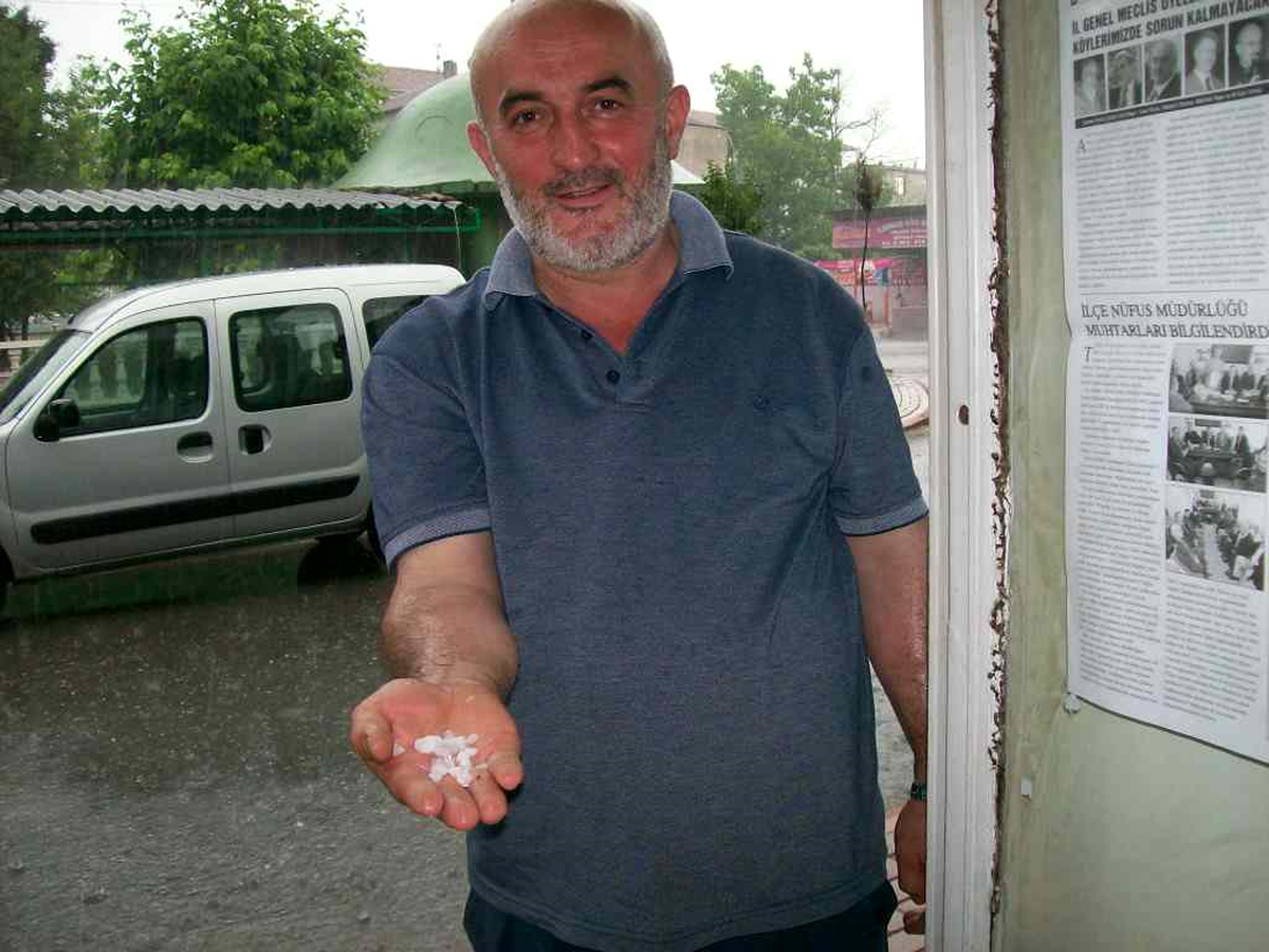 Akyazı'da Yağan Dolu, Vatandaşları Korkuttu
