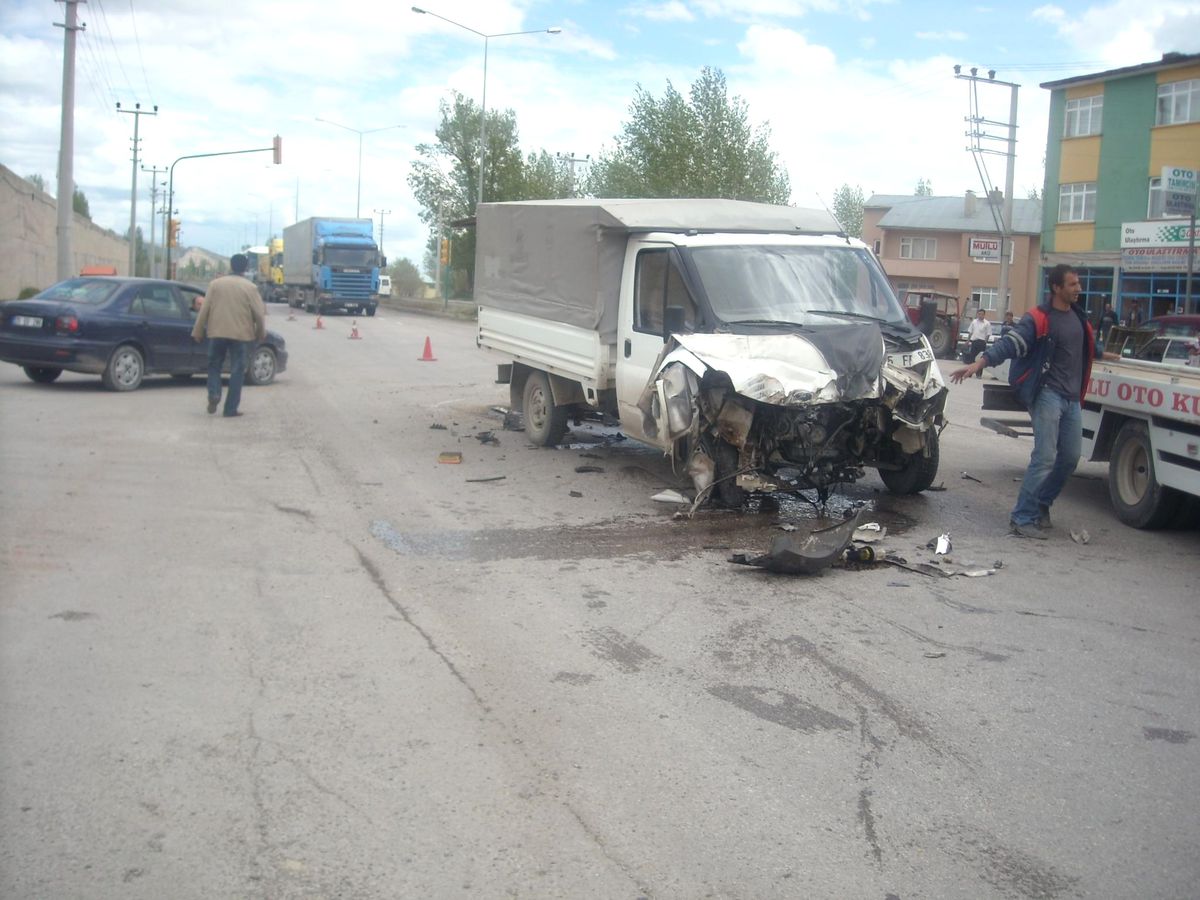 Aşkalede'ki Kaza Ucuz Atlatıldı