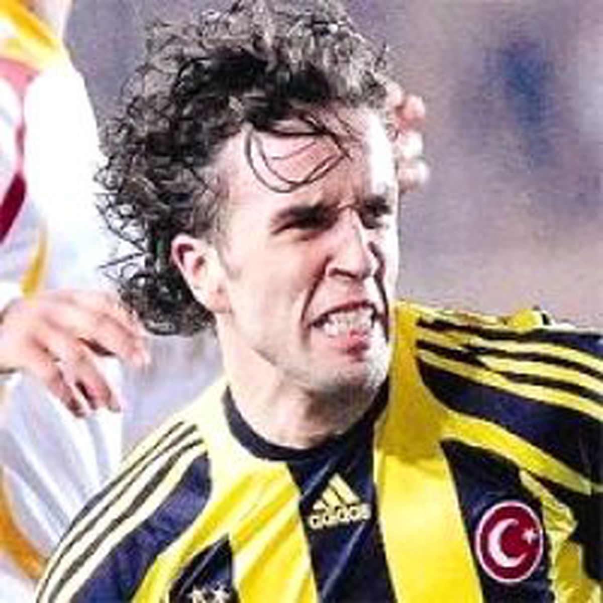 Gökhan Gönül'e Çifte Darbe