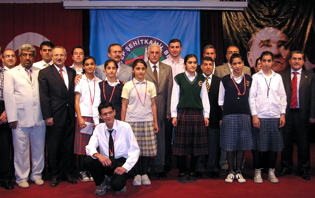 "İstanbul\'un Fethi" Konulu Kompozisyon Yarışmasında Dereceye Giren Öğrenciler Ödüllendirildi