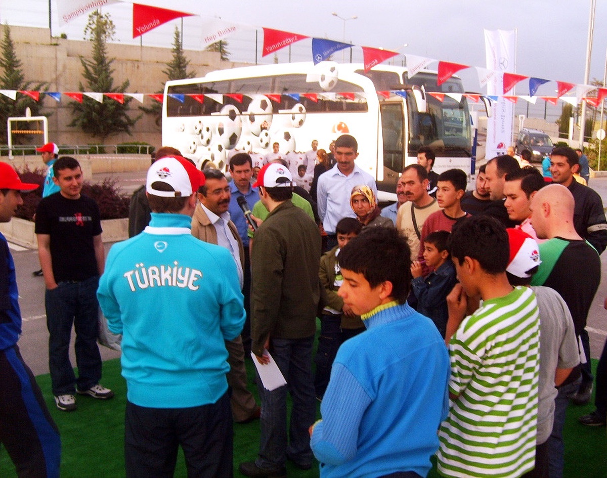 Mercedes-benz Türk 'Milli Takıma Destek Konvoyu' İstanbul'dan Yola Çıktı