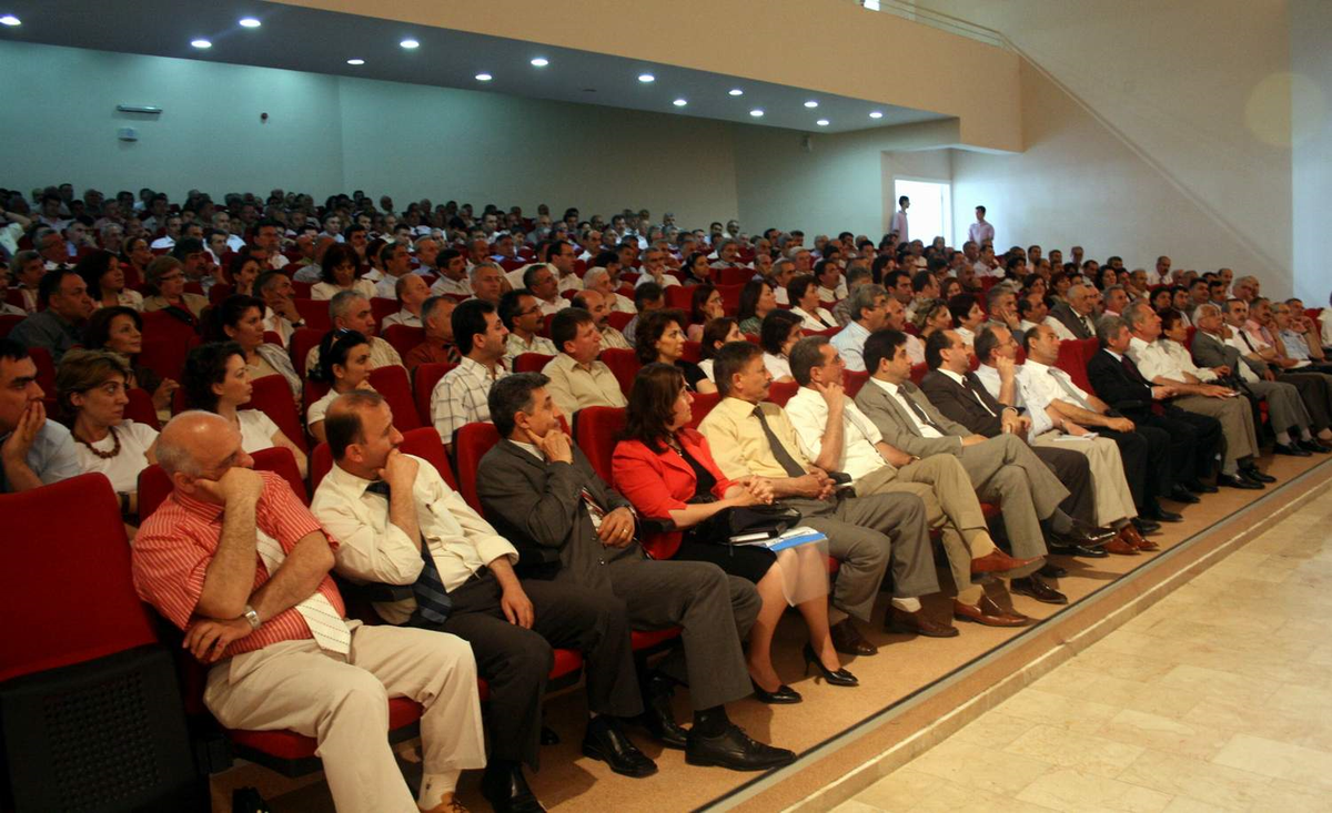 Prof. Dr. Cüceloğlu'dan 'Etkili Yönetim' Konferansı