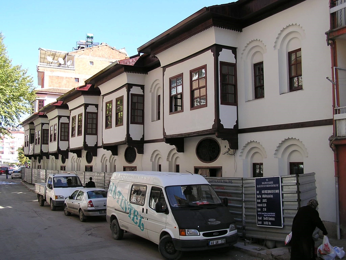 Tarihi 5 Konaklar, Düzenlemeyi Bekliyor