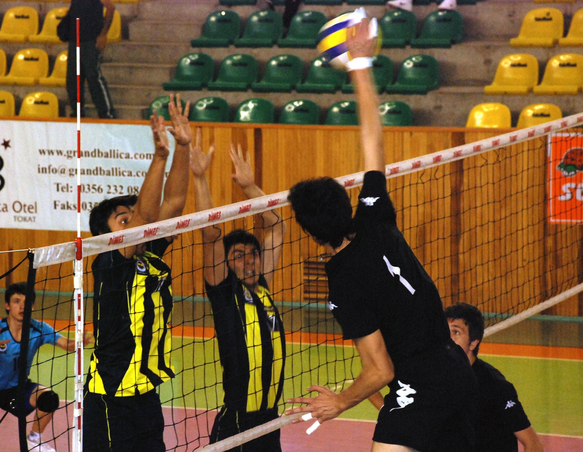 Genç Erkekler Türkiye Voleybol Şampiyonası Tokat'ta Başladı
