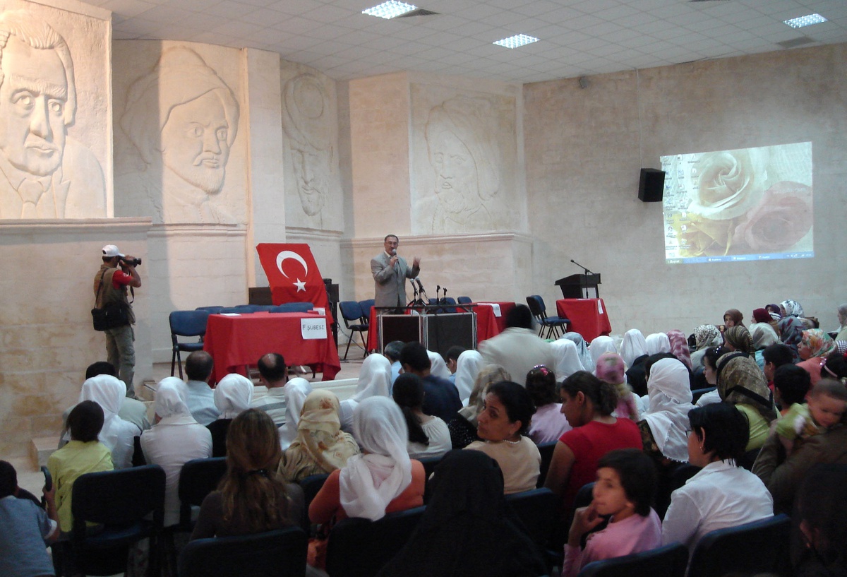 Nusaybin'de Kız Kur'an Kursu Öğrencileri Kur'an-ı Kerim'i Güzel Okumak İçin Yarıştı