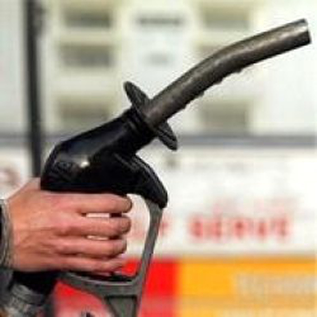 Petrol Fiyatları 130 Doların Altına Geriledi