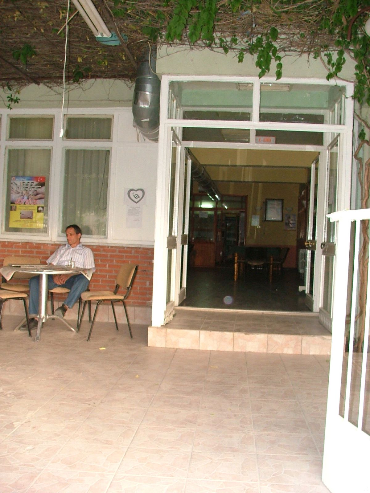 Sigara Yasağı Öğretmenevini Boşalttı