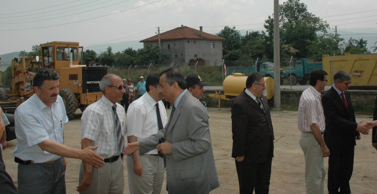 Vali Hüseyin Atak, Hendek-düzce Arasındaki Bölünmüş Yolda İncelemelerde Bulundu