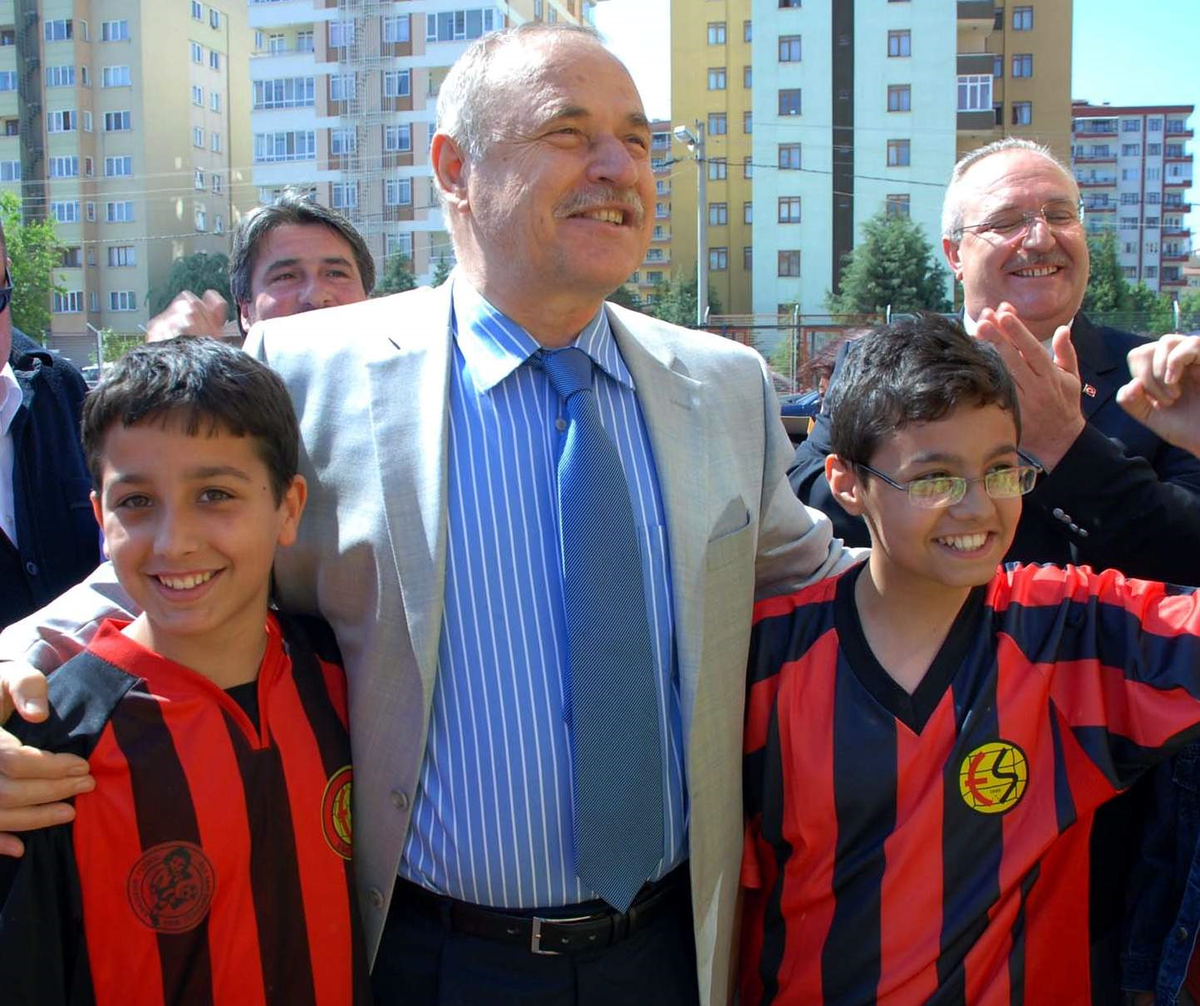 Vali Kadir Çalışıcı, Fenerbahçe Formalı Öğrenciyi Es-es'li Yaptı