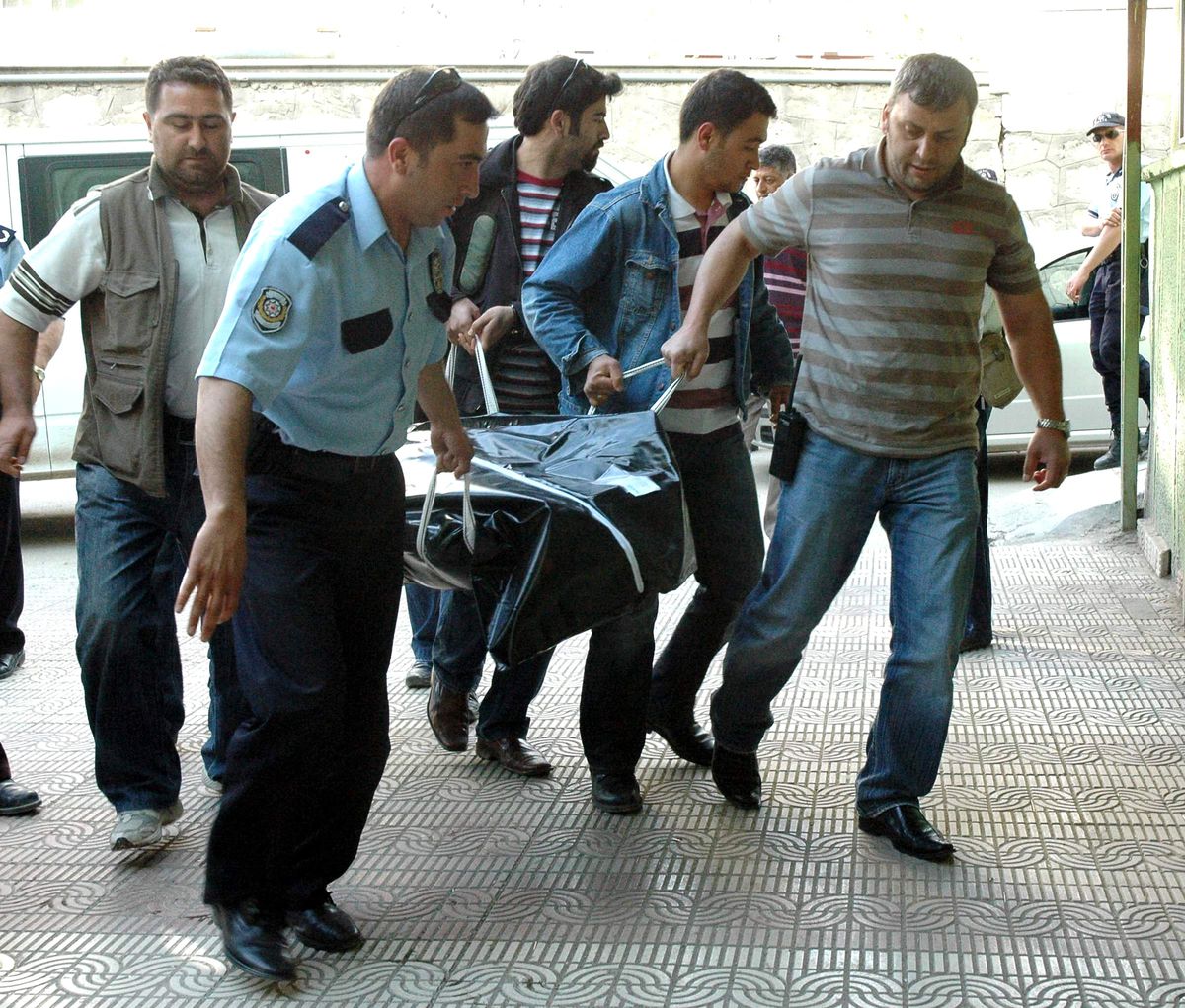 Van'da Öldürülen 2 Teröristin Cesedi Hastane Morguna Kaldırıldı