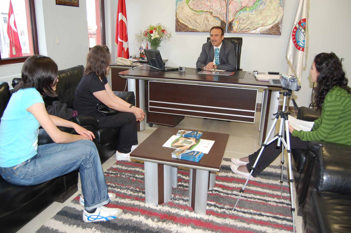 Liseli Öğrenciler Başkan Genç'i Terletti