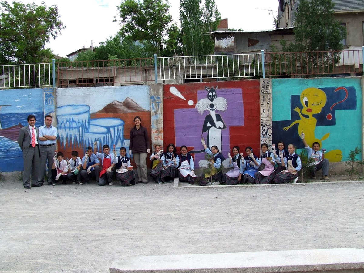 Öğrencilerden Duvarlara Resim Çalışması