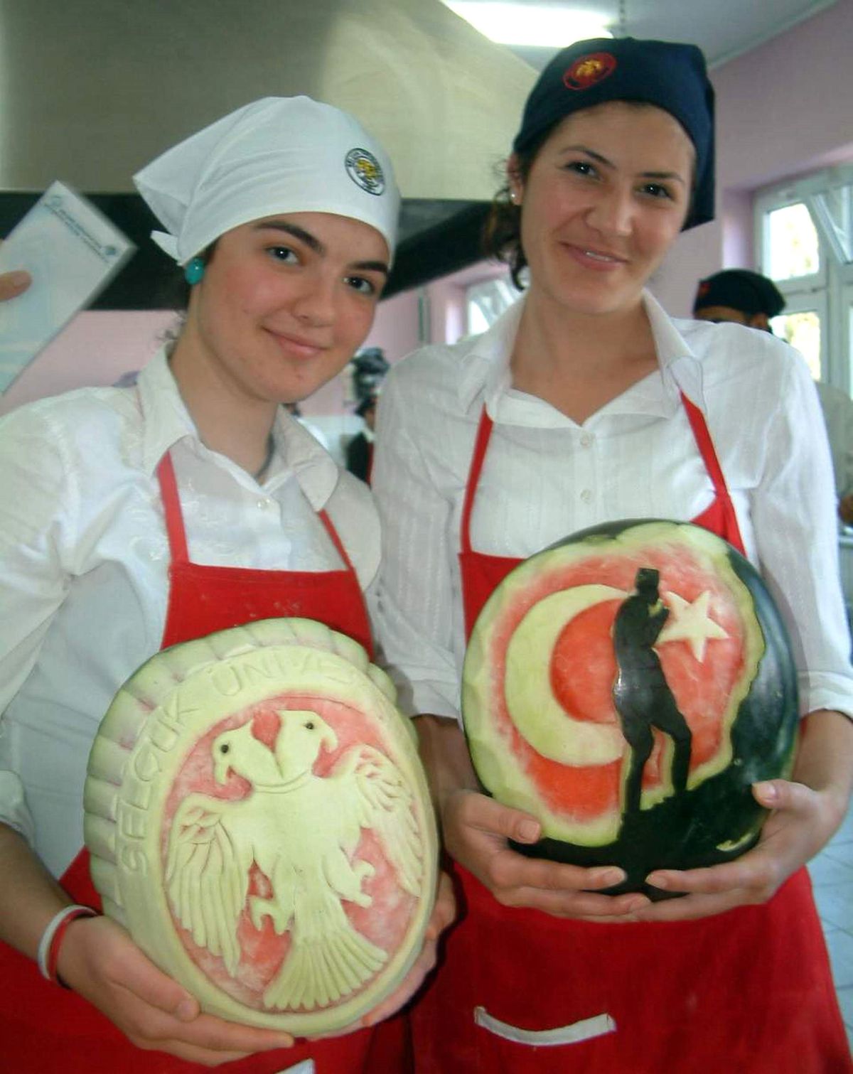 Öğrencilerinden Karpuz Şov