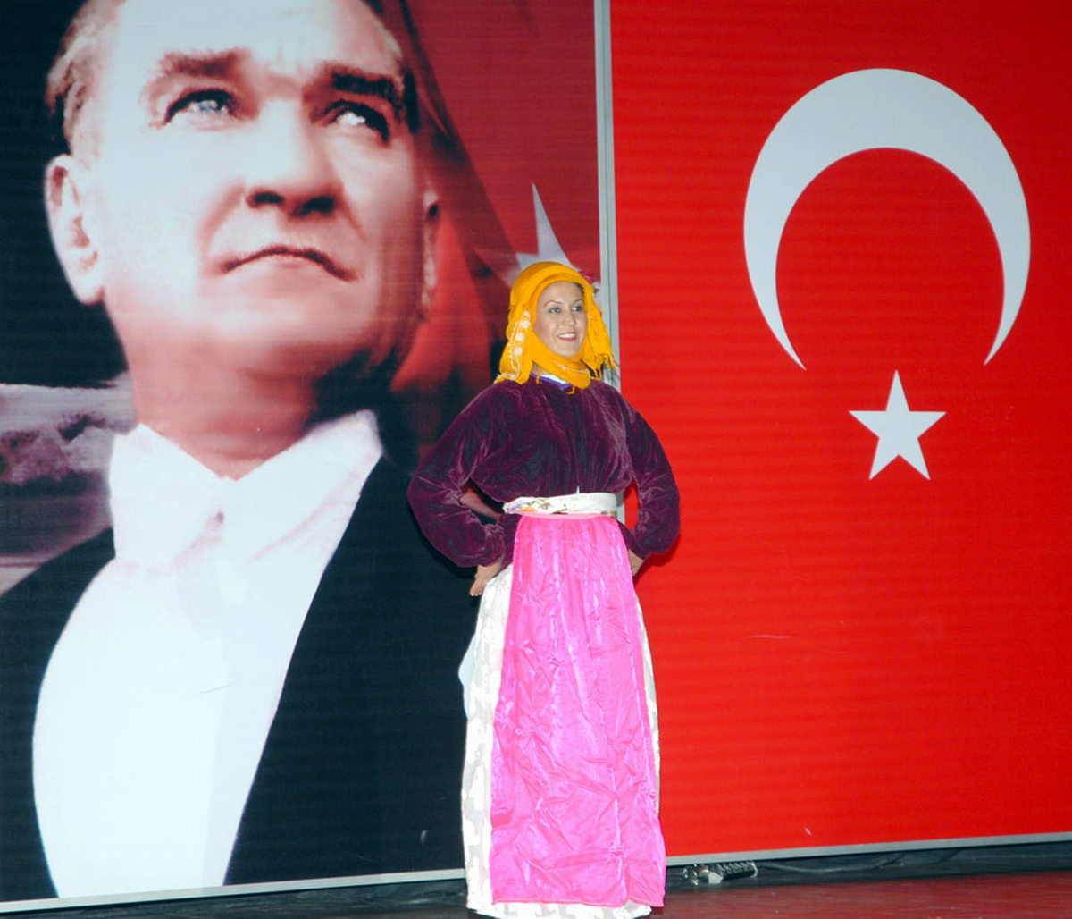Barak Kıyafetleri, Defile ile Tanıtıldı