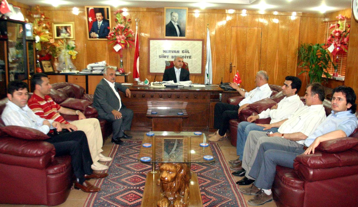 Siirt Tabipler Odası Yönetimi Belediye Başkanı Mervan Gül'ü Ziyaret Etti