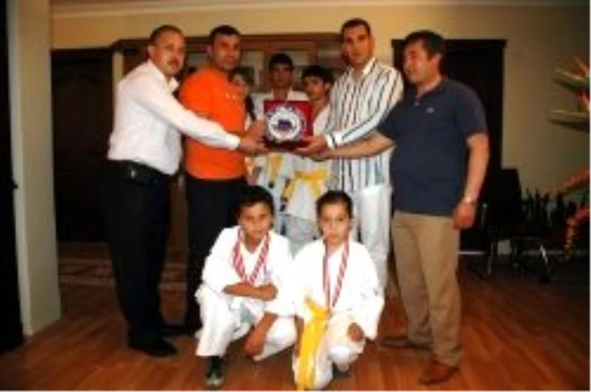 Aliağalı Minik Karateciler 6 Madalya Kazandı