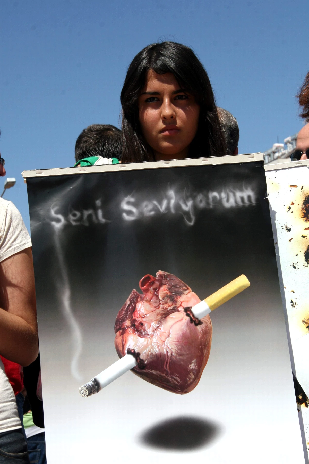 Antalya\'lı Öğrenciler Sigarasız Bir Çevere İçin Yürüdüler